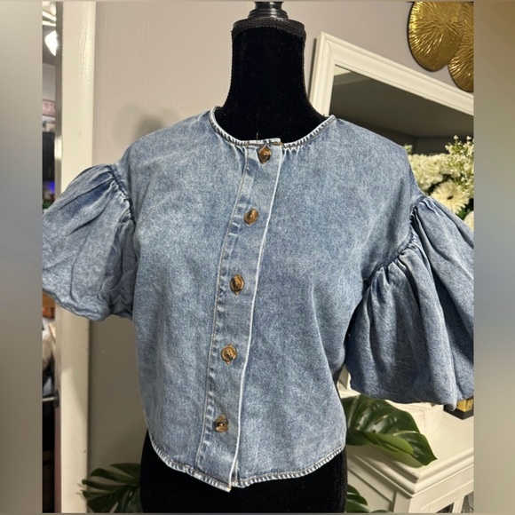 Future Collective Denim Puff Sleeve Top NWT - Picture 4 of 7